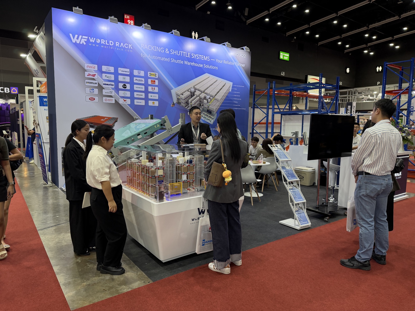 WORLD RACK INTELLIGENT STORAGE EQUIPMENT の展示ブース