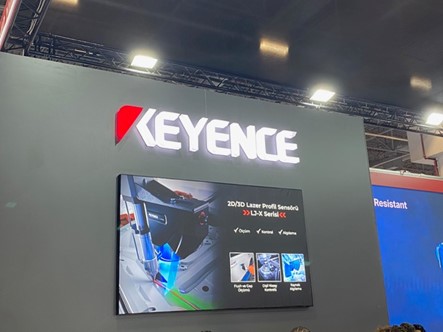 KEYENCEのレーザープロファイルセンサー展示
